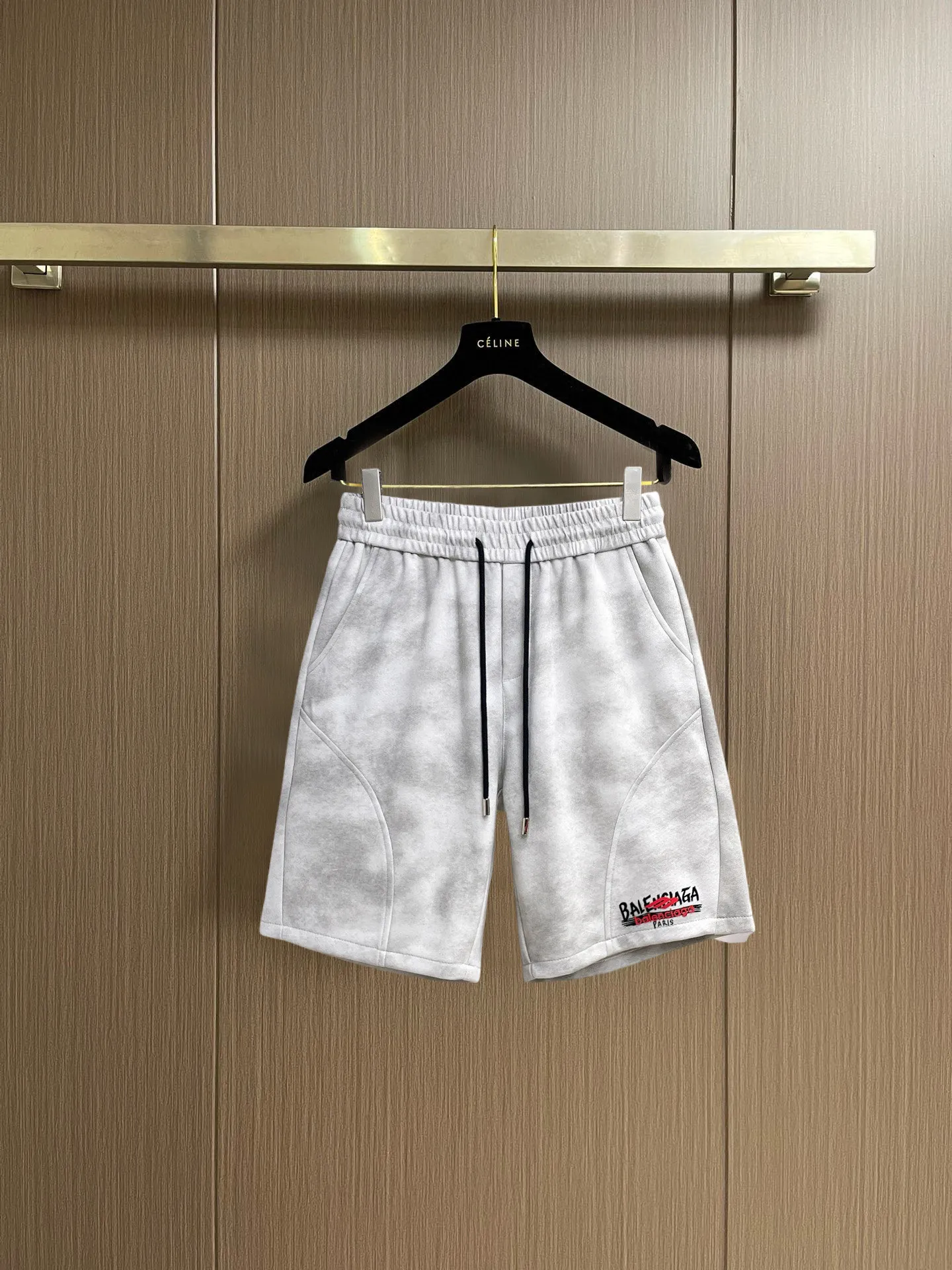 Balenciaga's three-standard complete 2026 summer New Arrival men's casual shorts, advanced custom-made Breathable fabric, Breathable fabric, extremely stretchy and comfortable, impeccable details, top-grade accessories, original logo design concept, delicate and soft feel! The upper body fit is awesome! Size: M-XXXL Please state your height and weight when ordering